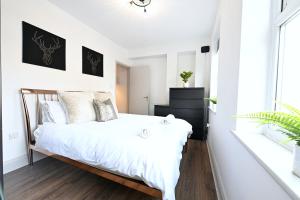 Fully Refurbed 2025 Central London 1 minute to Old Street Station