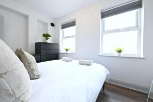 Fully Refurbed 2025 Central London 1 minute to Old Street Station