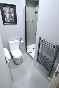 Fully Refurbed 2025 Central London 1 minute to Old Street Station