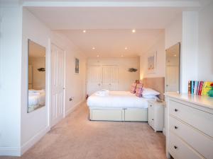 Riverside Apartment with Stunning River Dart View