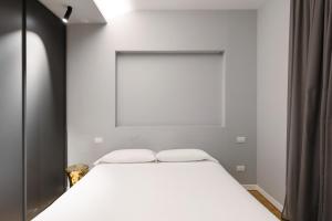 Caldarese Apartment with Balcony by Wonderful Italy