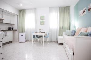 AL01 Estudio 250 m de playa de Fenals, Costa Brava