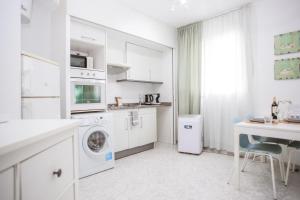 AL01 Estudio 250 m de playa de Fenals, Costa Brava