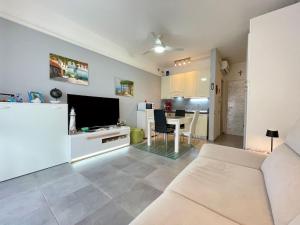Bright apartment by the beach with a lovely balcony