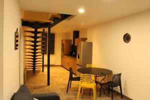 Maisons de vacances Au jardin d-Eden : Maison 2 Chambres