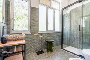 GuestHost - Fay House Sweet Seaview