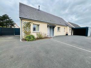 Maisons de vacances Le Gite des Marais Charming Holiday Home with Garden in Carentan-les-Marais : Appartement
