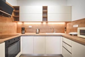 Apartments Lola & Bela - Free Parking & Balcony