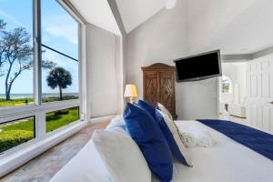 A Wave From ItBy SkyRun Anna Maria