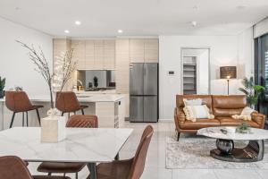 Surfers Paradise Skyline 3BR Free CP Ocean View Apartment