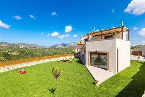 Renta Villas Georgios & Eleni, with Pool, BBQ & Playground, By ThinkVilla
