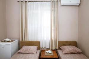 Triple Room with Shared Bathroom room in Apartments Djukic