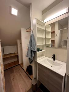 loiseau sur la chaise