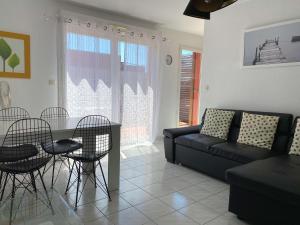 Bel Appartement T2 avec Terrasse et Garage à Balaruc-les-Bains - FR-1-553-269