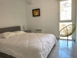 Bel Appartement T2 avec Terrasse et Garage à Balaruc-les-Bains - FR-1-553-269