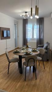 Square Garden apartment