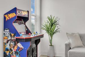 Sunny 2-Bed Oasis Pool and Gym in Apollo Beach