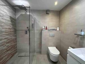 Modern Open-Plan Studio in Central London W1T Sleeps 3