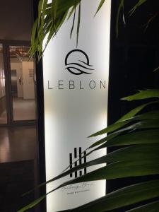 Modern Apartment with Rooftop Pool