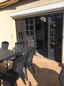 Villas Villa Lunel 250 m2 -axe Montpellier-Grande Motte : photos des chambres