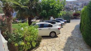 Four Seasons Apartments