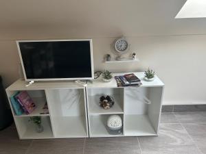 Cozy Studio-Omagh-Continental Breakfast Included