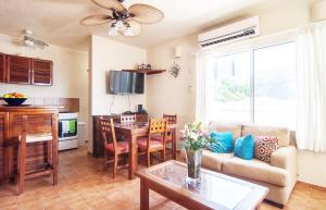 Beachfront 2BR Condo in Playa I Steps to 5th Ave!