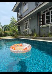 Sun-kissed Emerald 4 bedroom villa