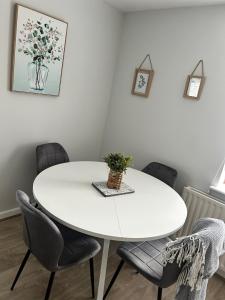 Stoops Hall - 2 bed first floor apartment