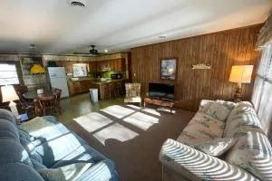 The Stanley Cottage (upstairs) - Emerald Isle