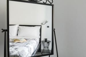 Trevi Fountain Modern Loft Apartment