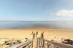 Bay Colony Retreat
