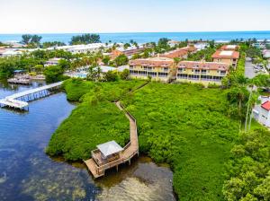 Sun Kissed Villa by SkyRun Anna Maria