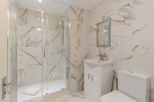 Oxford Street 1 Bedroom Shopping Retreat! 3GC