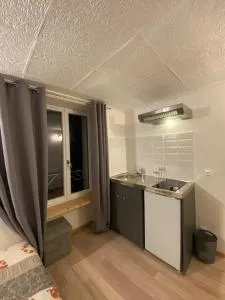 Studio near train station - Biard