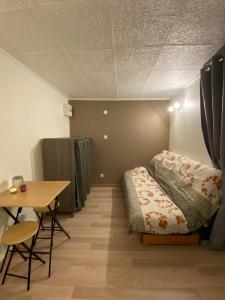 Studio near train station