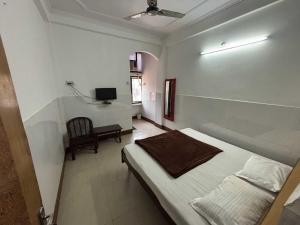 Hotel O by OYO Radhika