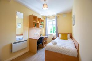 104 - Central 4-Bedroom Home, Galway