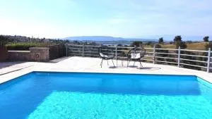 Seaview Villa with Pool for 6 - 克兰尼蒂
