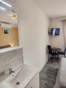 Oleander Apartment 2 in Pakoštane