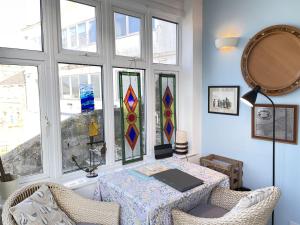 Step n Sea - moments from the town centre and sea