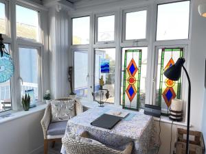 Step n Sea - moments from the town centre and sea