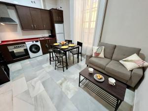 Villa María Cádiz centro, "preferente para mayores de 25 años y familias "