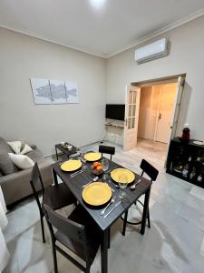 Villa María Cádiz centro, "preferente para mayores de 25 años y familias "