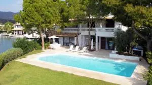 The White Villa by Seaviews - Plépi