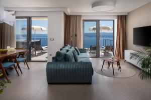 Seaview Villa Aria: Spectacular 3-bedroom Retreat