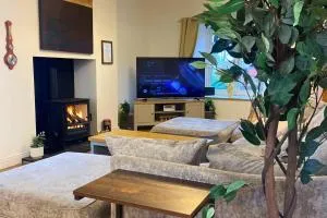 Secluded Hot Tub, Pool, Escape - Bootle