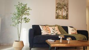 Bright Nest - Stylish Apt with Great View - 3hvězdičkové hotely ve městě Thérissos