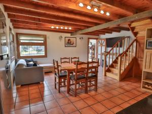 Casa con Quincho, Playroom y jardín en Ushuaia