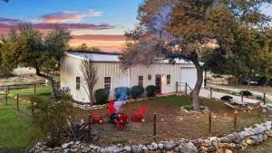 Barndominium with Farm and Firepit near Lake Georgetown - 乔治城